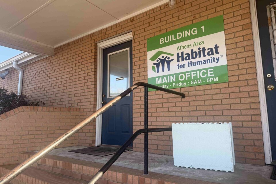 Front of a building that houses Habitat for Humanity offices