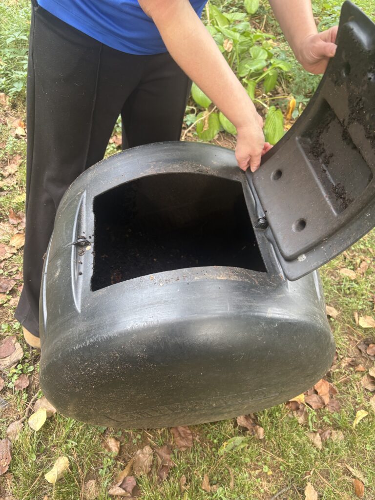 Open composting container